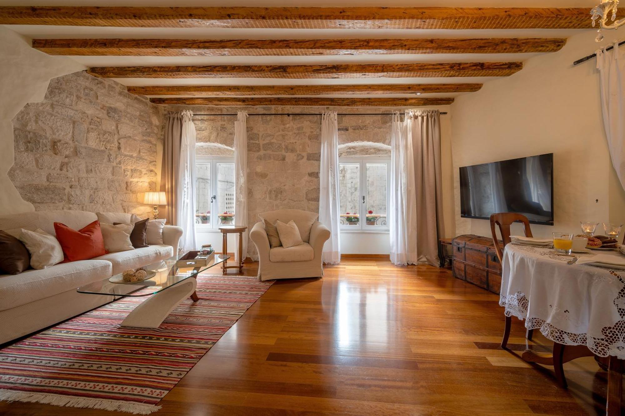 Stone Pearl Heritage Luxury Suite Split Exterior foto