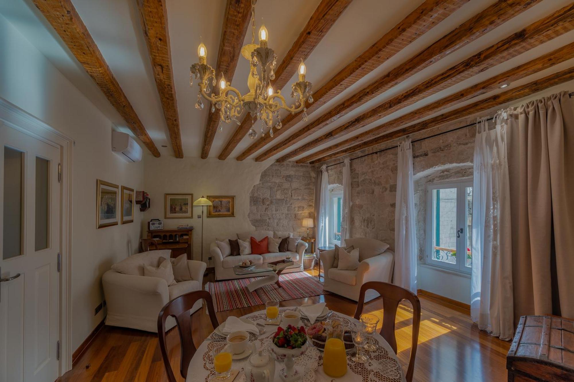 Stone Pearl Heritage Luxury Suite Split Exterior foto