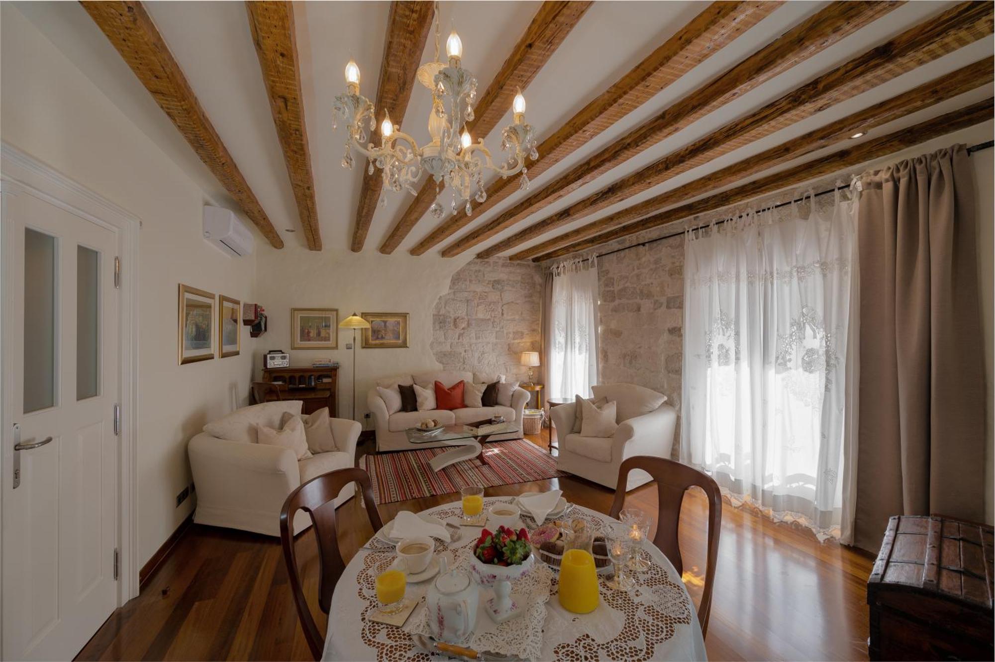 Stone Pearl Heritage Luxury Suite Split Exterior foto